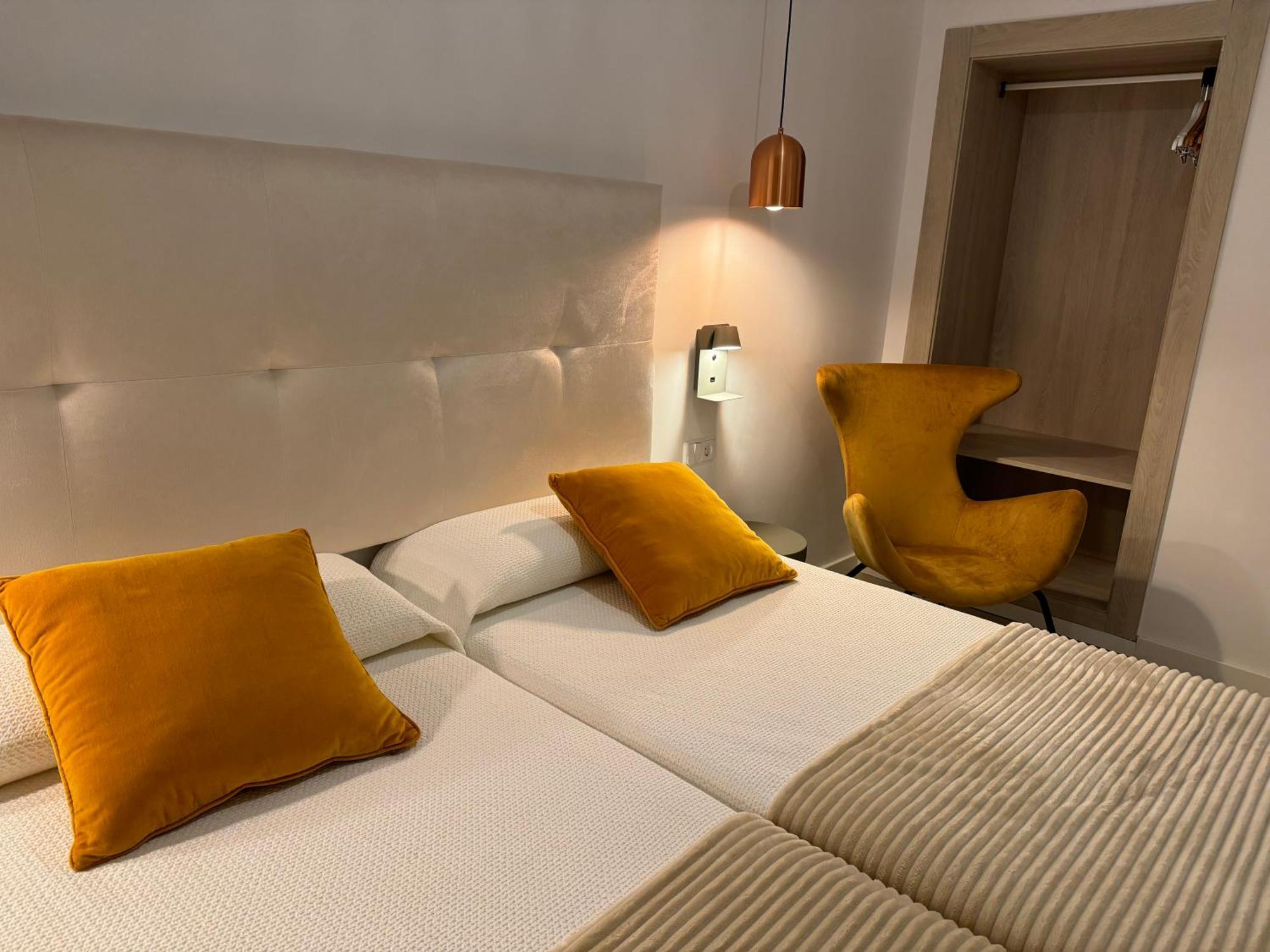 Aparthotel Boutique Poniente Playa San Antonio (Ibiza) Exterior foto